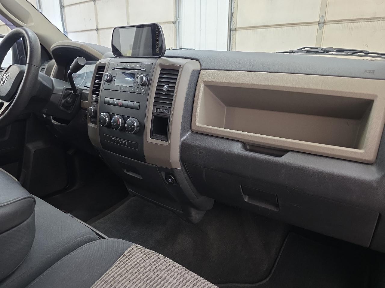 RAM 1500 4WD Crew Cab 140.5" Express 2012
