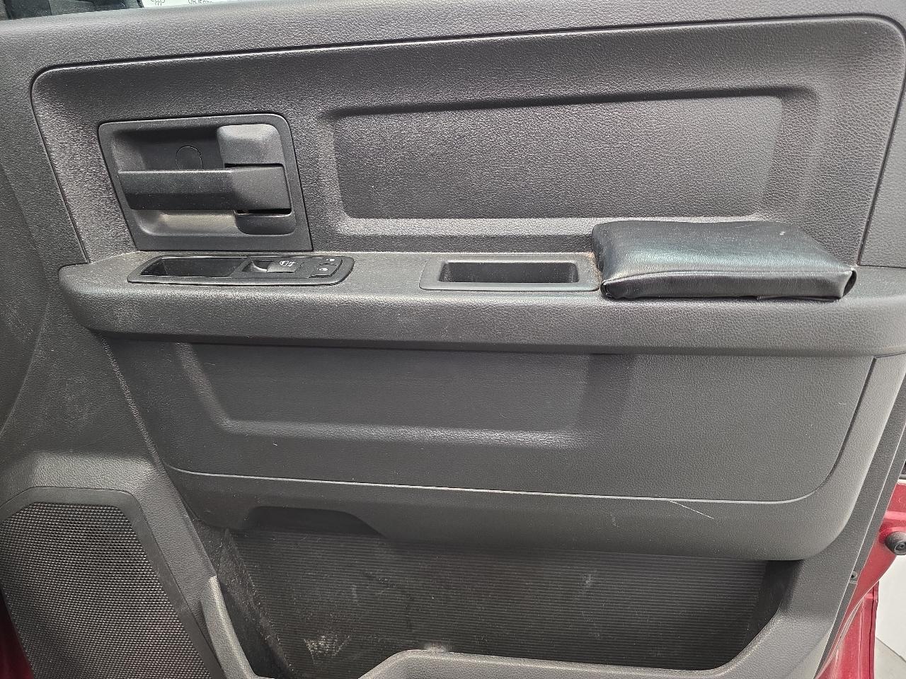 RAM 1500 4WD Crew Cab 140.5" Express 2012