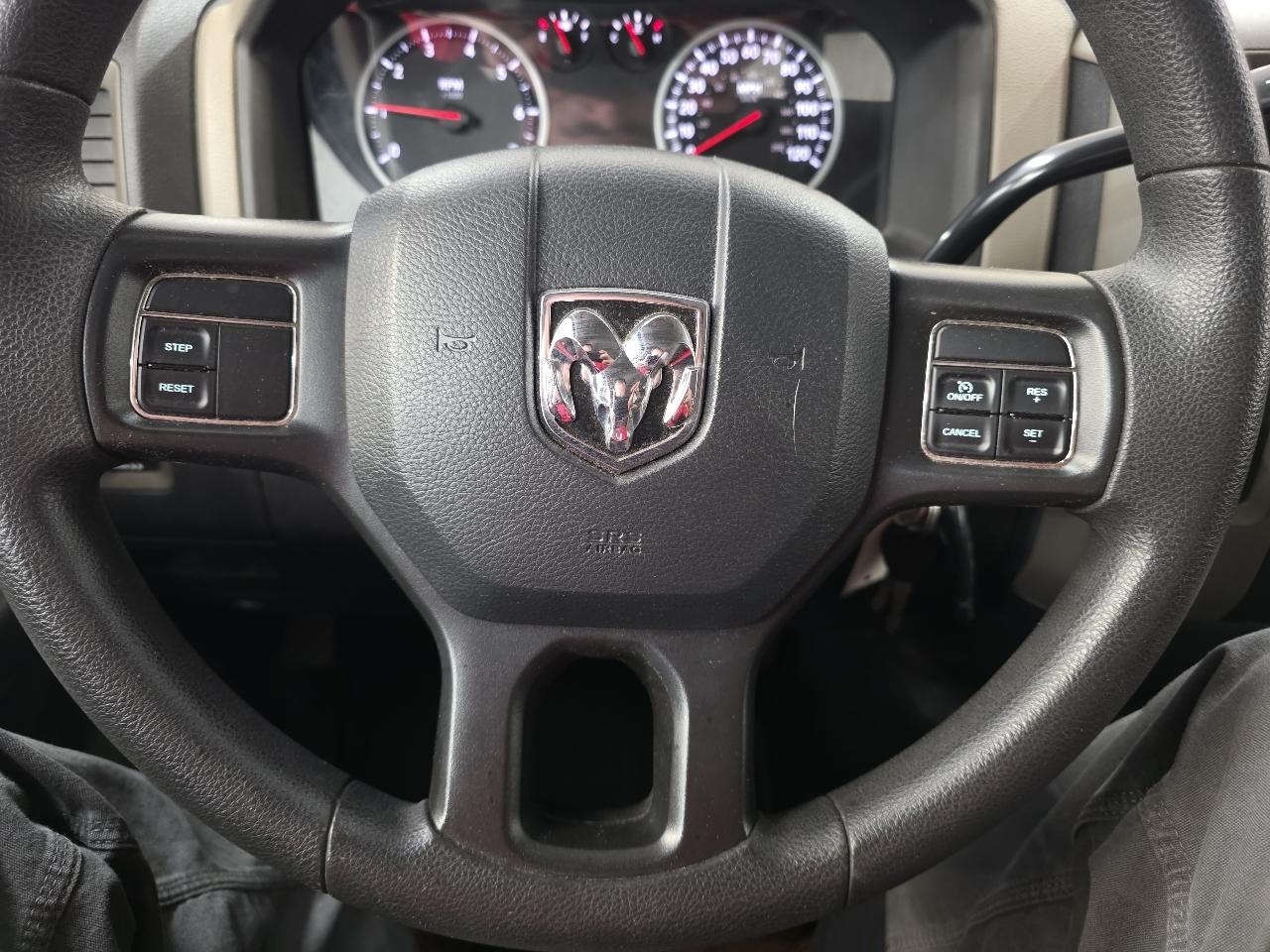 RAM 1500 4WD Crew Cab 140.5" Express 2012