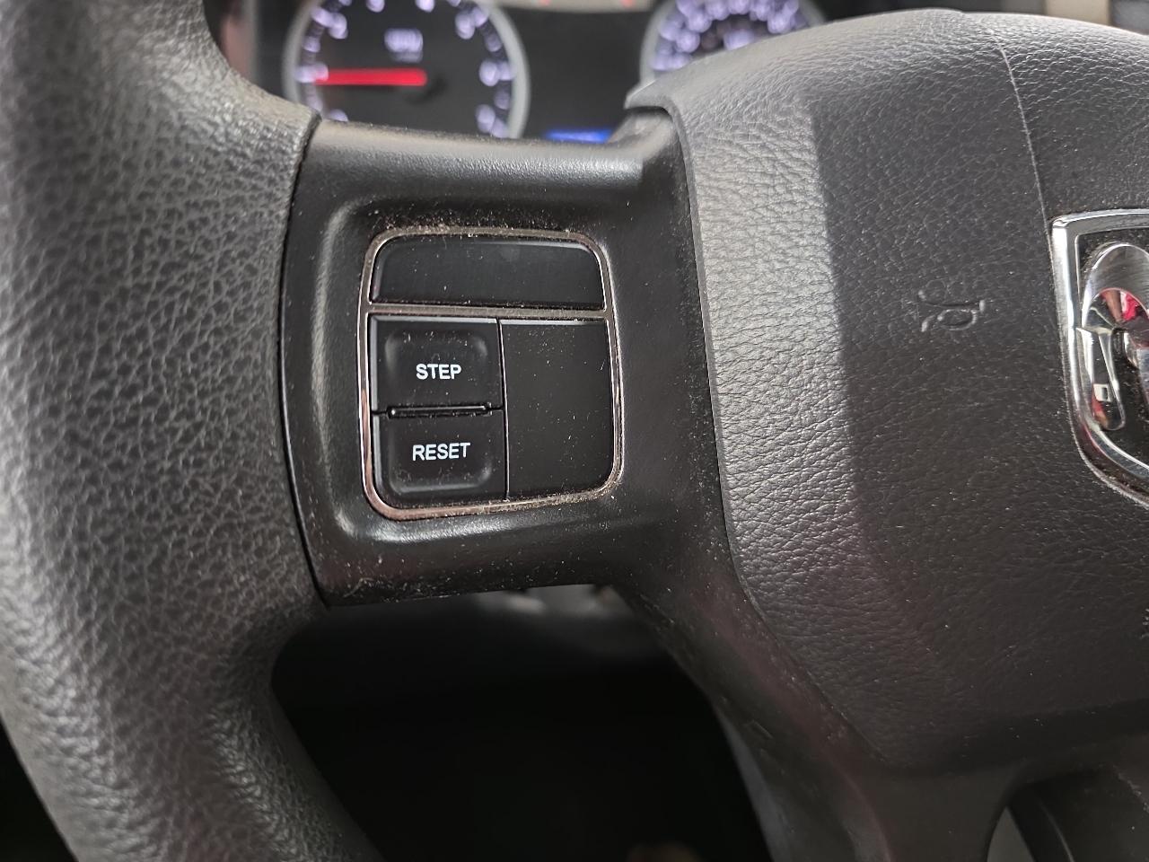 RAM 1500 4WD Crew Cab 140.5" Express 2012