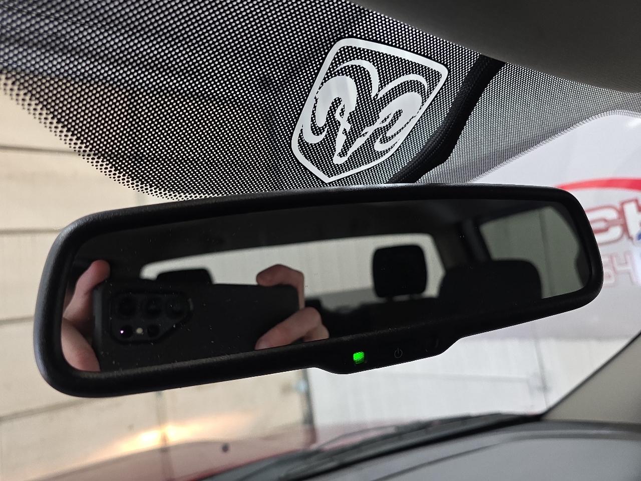 RAM 1500 4WD Crew Cab 140.5" Express 2012