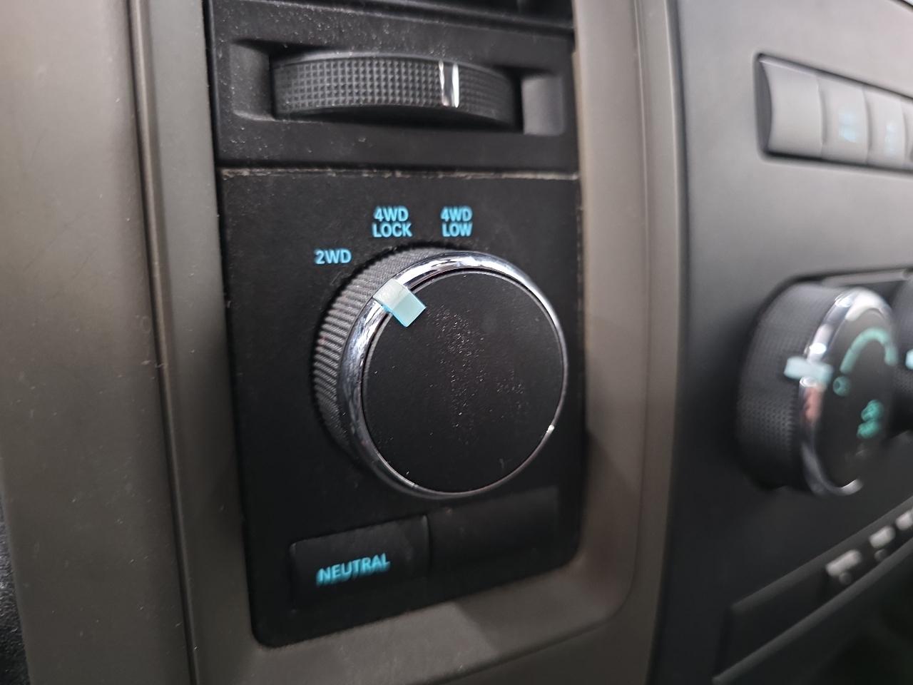 RAM 1500 4WD Crew Cab 140.5" Express 2012