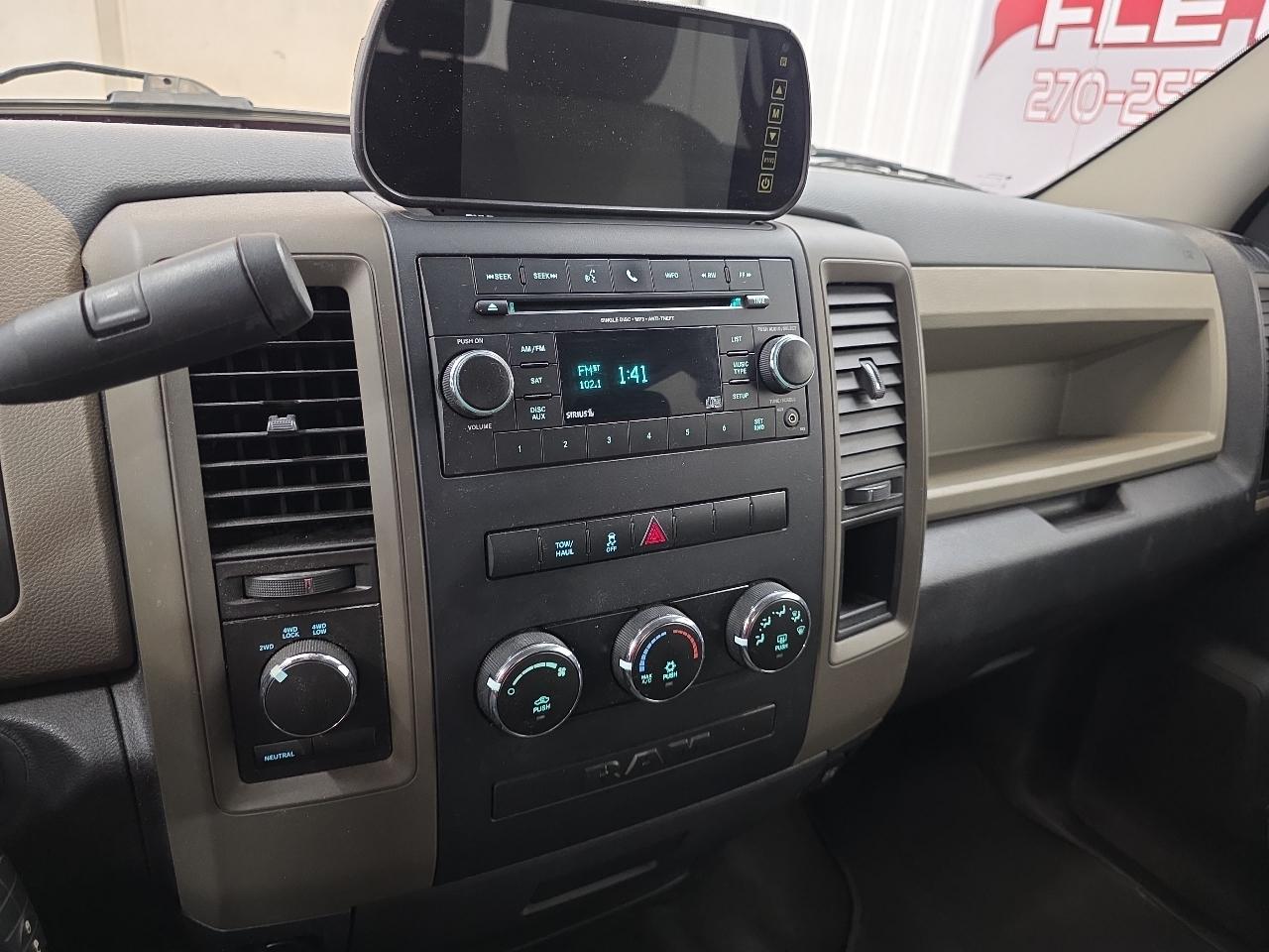 RAM 1500 4WD Crew Cab 140.5" Express 2012