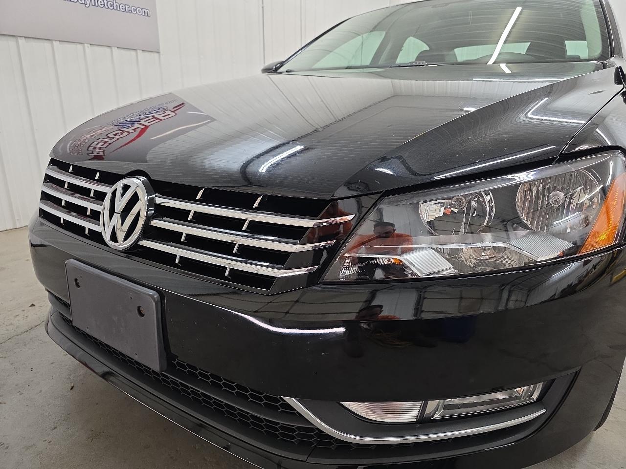 Volkswagen Passat 4dr Sdn 3.6L V6 DSG SE w/Sunroof 2012