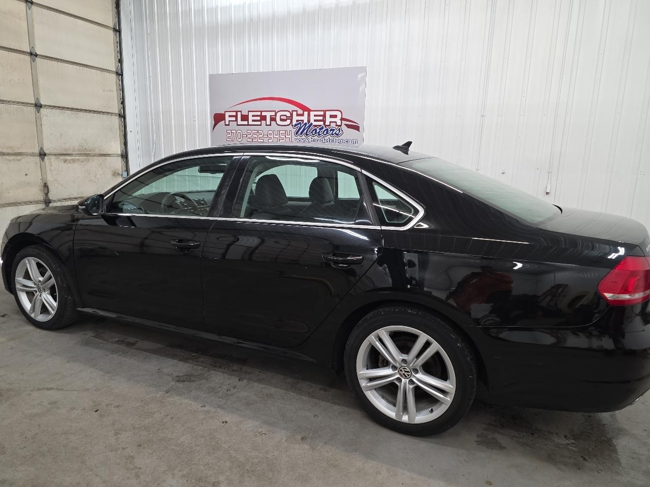 Volkswagen Passat 4dr Sdn 3.6L V6 DSG SE w/Sunroof 2012