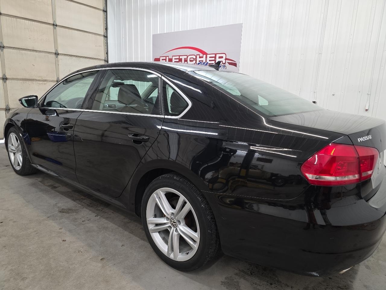 Volkswagen Passat 4dr Sdn 3.6L V6 DSG SE w/Sunroof 2012