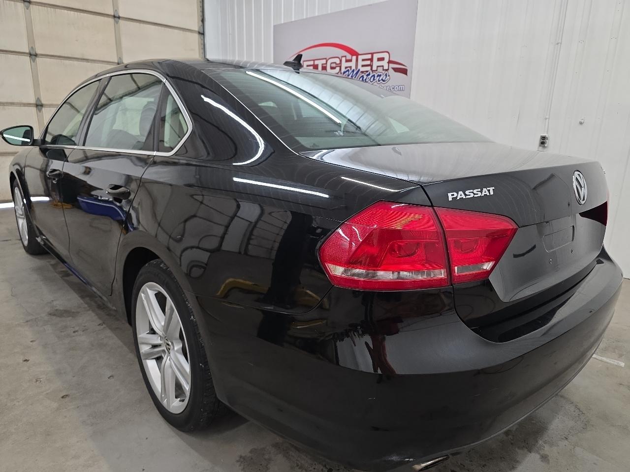 Volkswagen Passat 4dr Sdn 3.6L V6 DSG SE w/Sunroof 2012