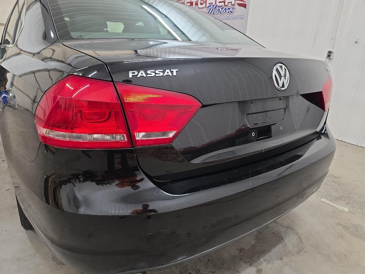 Volkswagen Passat 4dr Sdn 3.6L V6 DSG SE w/Sunroof 2012