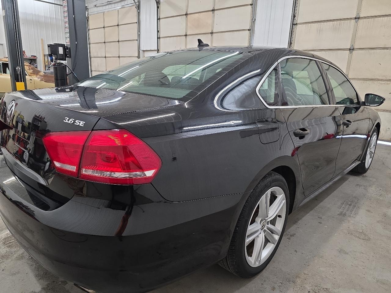 Volkswagen Passat 4dr Sdn 3.6L V6 DSG SE w/Sunroof 2012