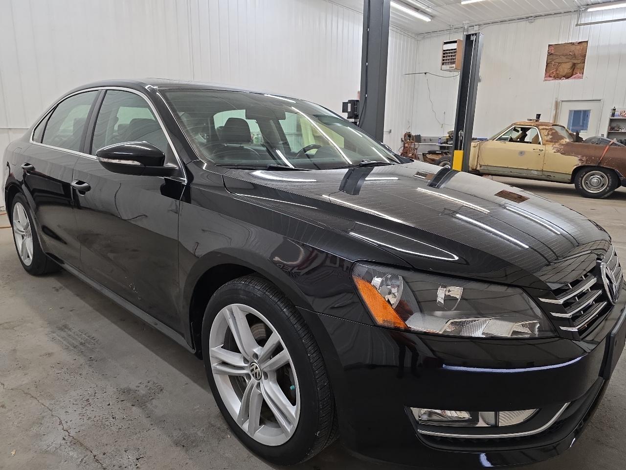 Volkswagen Passat 4dr Sdn 3.6L V6 DSG SE w/Sunroof 2012