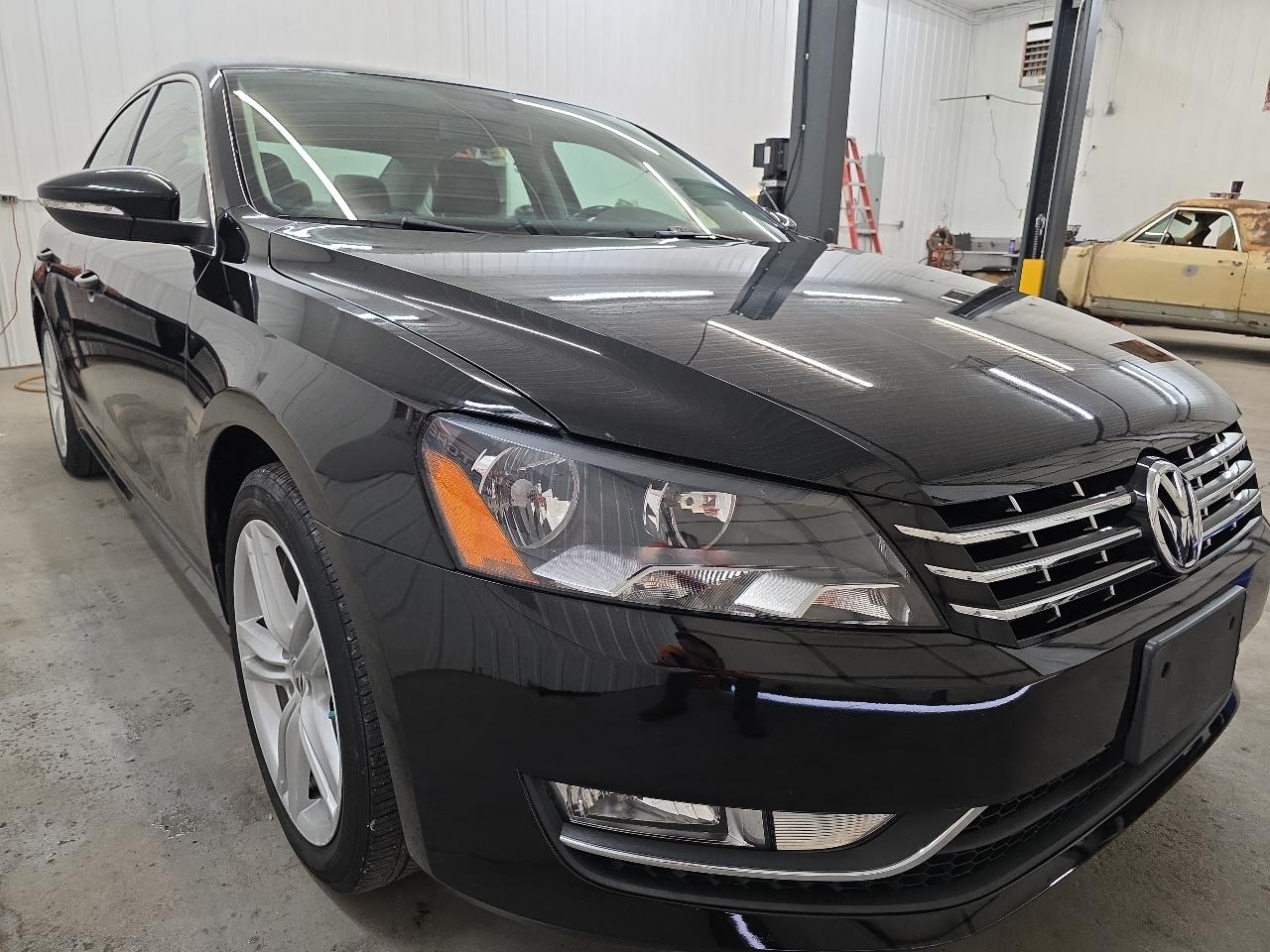 Volkswagen Passat 4dr Sdn 3.6L V6 DSG SE w/Sunroof 2012
