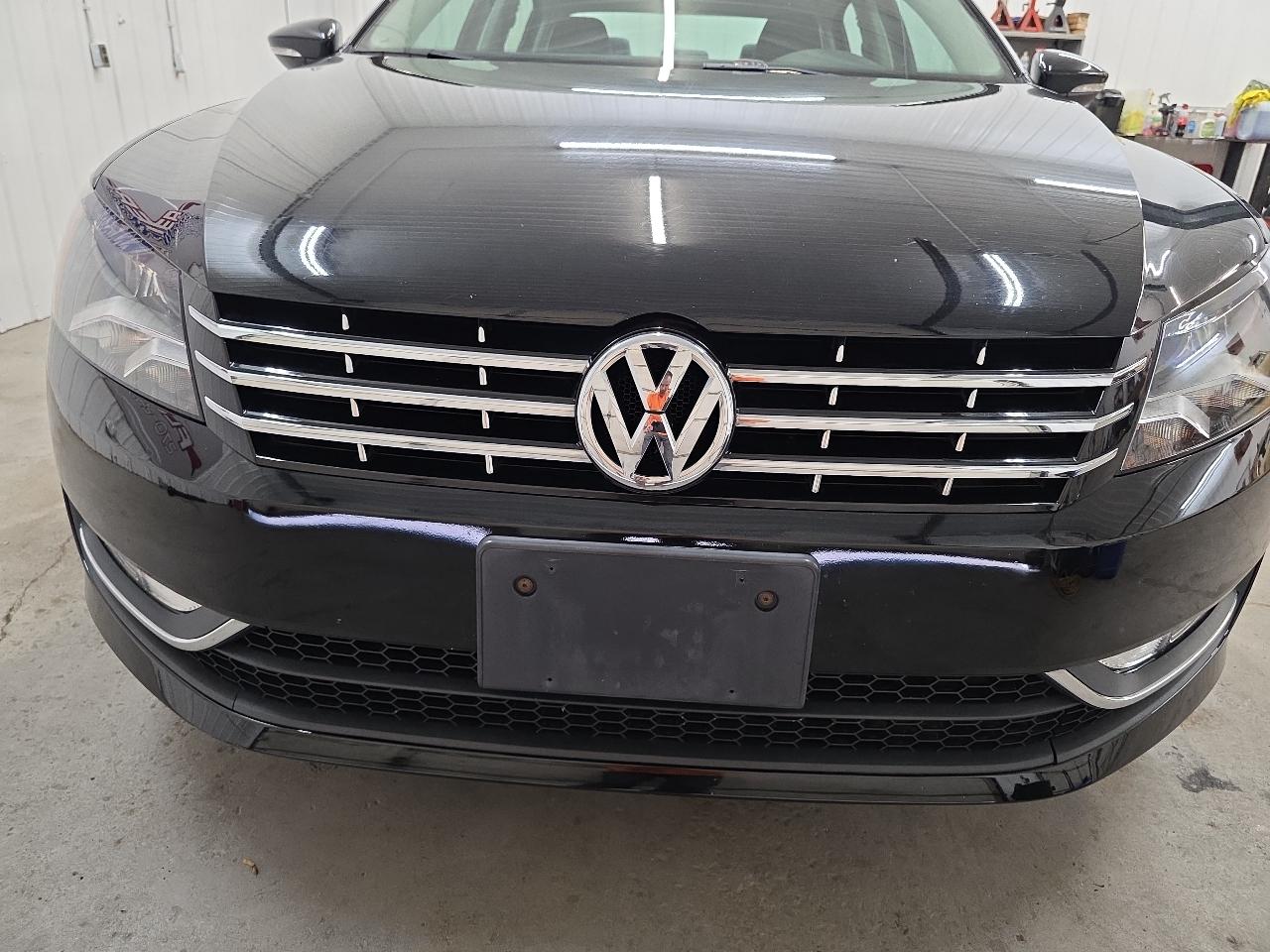 Volkswagen Passat 4dr Sdn 3.6L V6 DSG SE w/Sunroof 2012