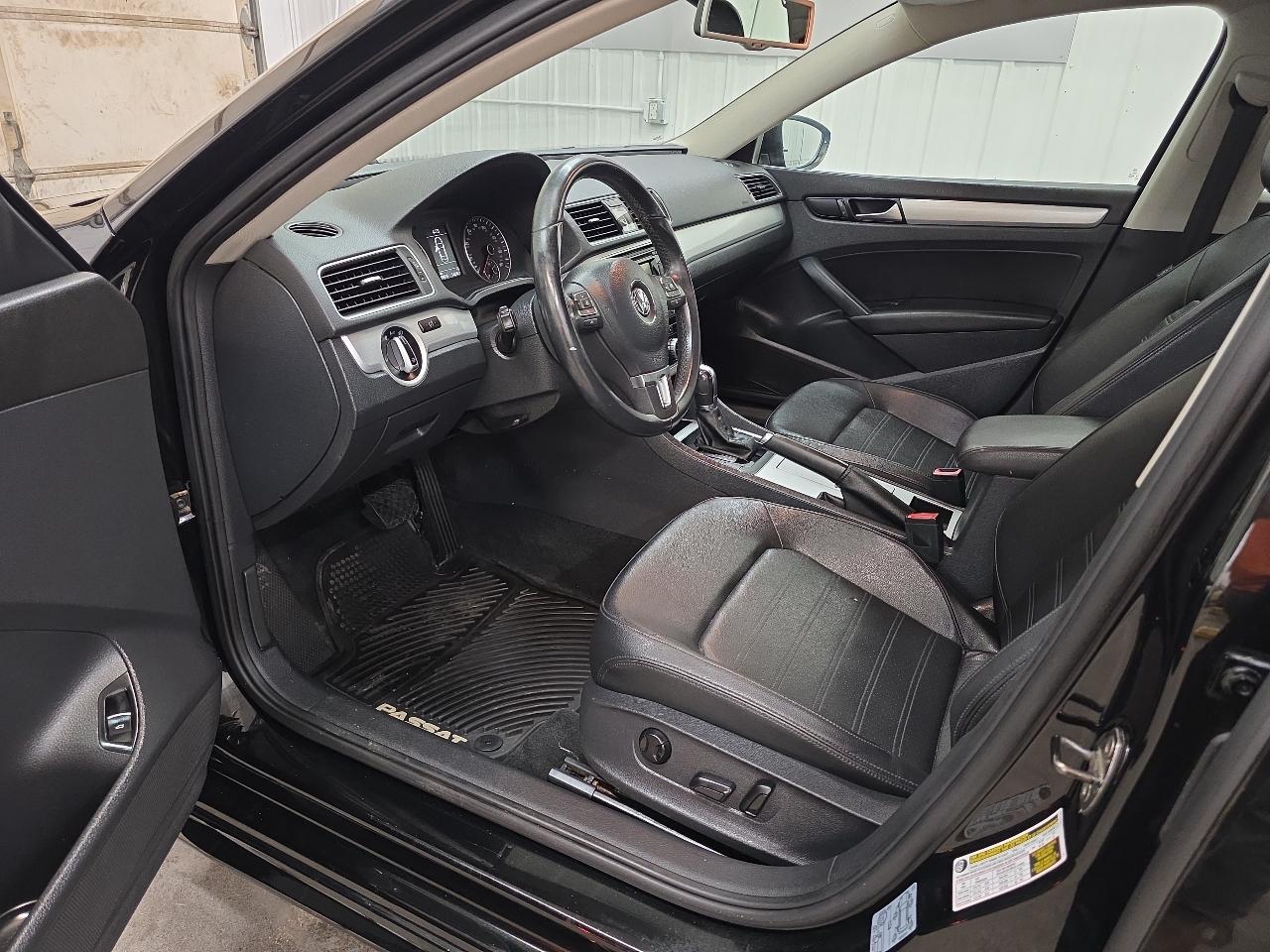 Volkswagen Passat 4dr Sdn 3.6L V6 DSG SE w/Sunroof 2012