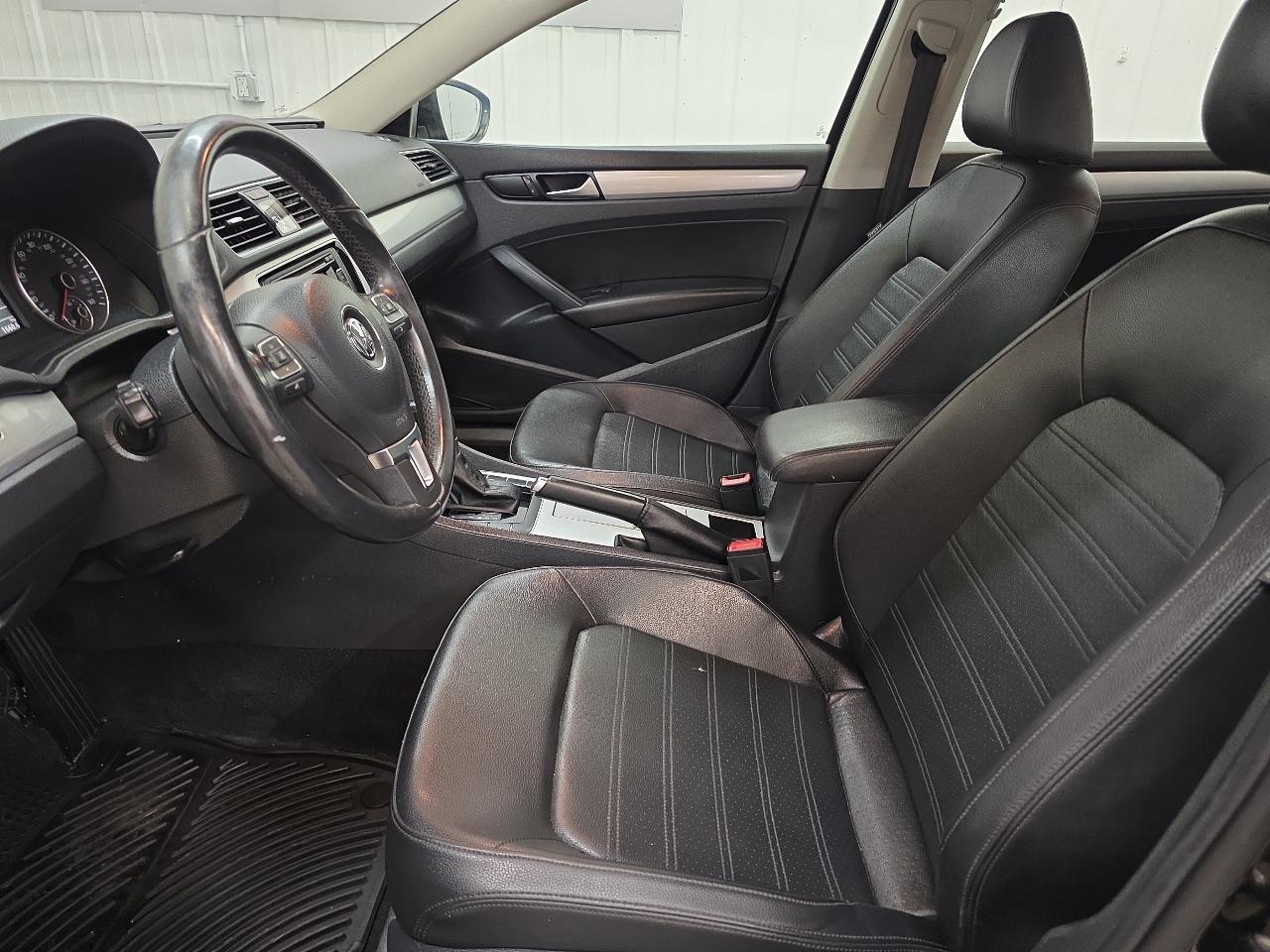 Volkswagen Passat 4dr Sdn 3.6L V6 DSG SE w/Sunroof 2012