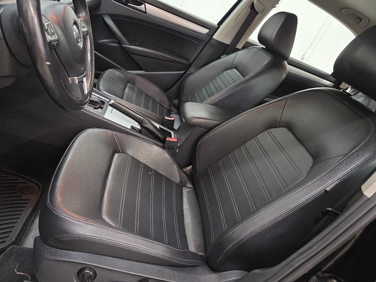 Volkswagen Passat 4dr Sdn 3.6L V6 DSG SE w/Sunroof 2012