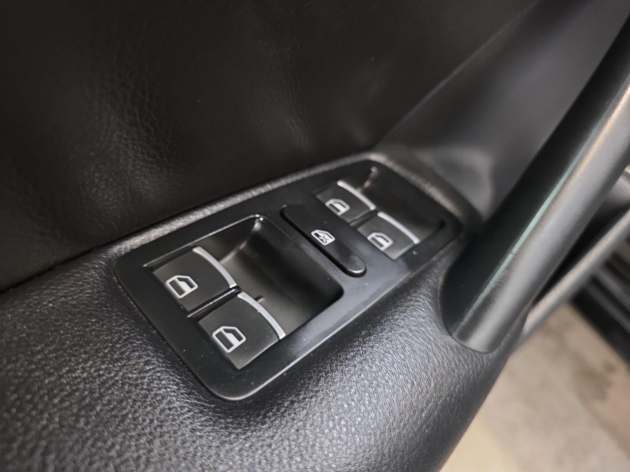 Volkswagen Passat 4dr Sdn 3.6L V6 DSG SE w/Sunroof 2012