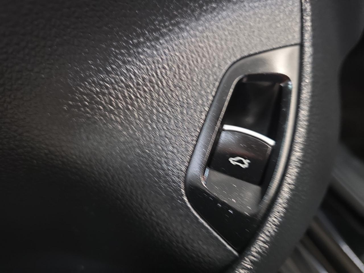 Volkswagen Passat 4dr Sdn 3.6L V6 DSG SE w/Sunroof 2012