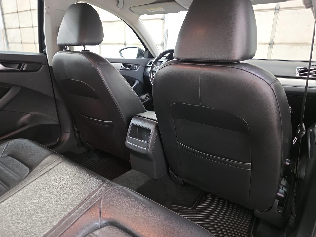 Volkswagen Passat 4dr Sdn 3.6L V6 DSG SE w/Sunroof 2012