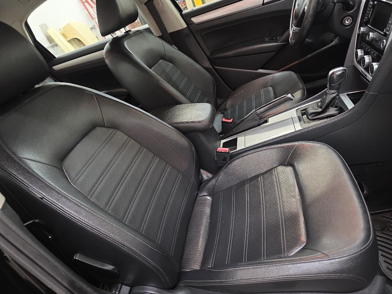 Volkswagen Passat 4dr Sdn 3.6L V6 DSG SE w/Sunroof 2012