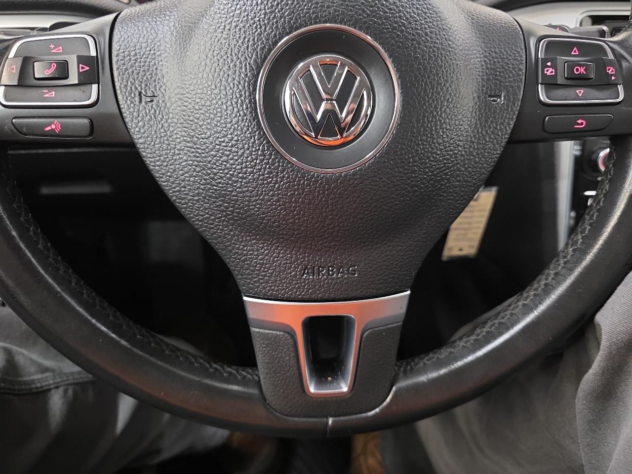 Volkswagen Passat 4dr Sdn 3.6L V6 DSG SE w/Sunroof 2012