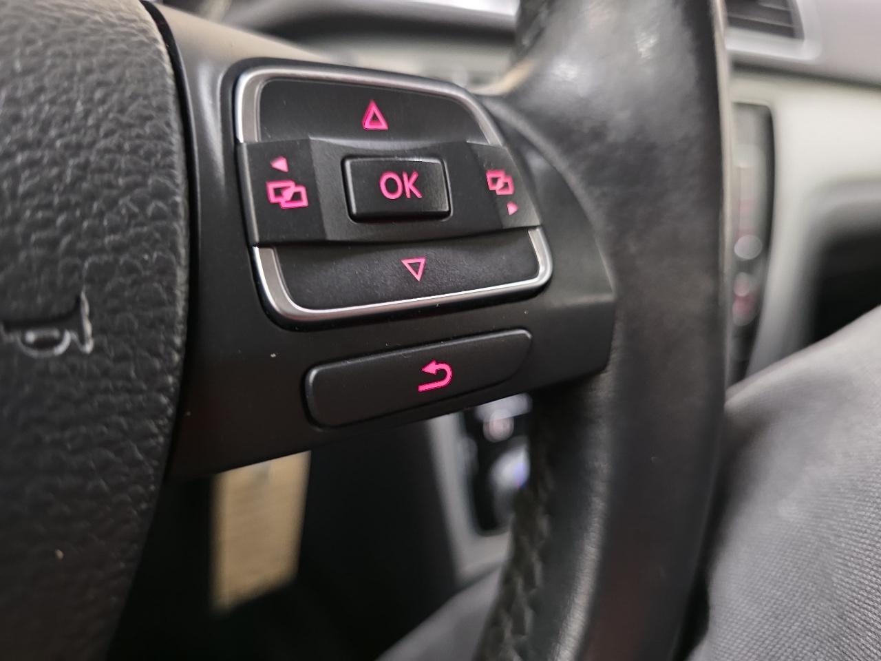 Volkswagen Passat 4dr Sdn 3.6L V6 DSG SE w/Sunroof 2012