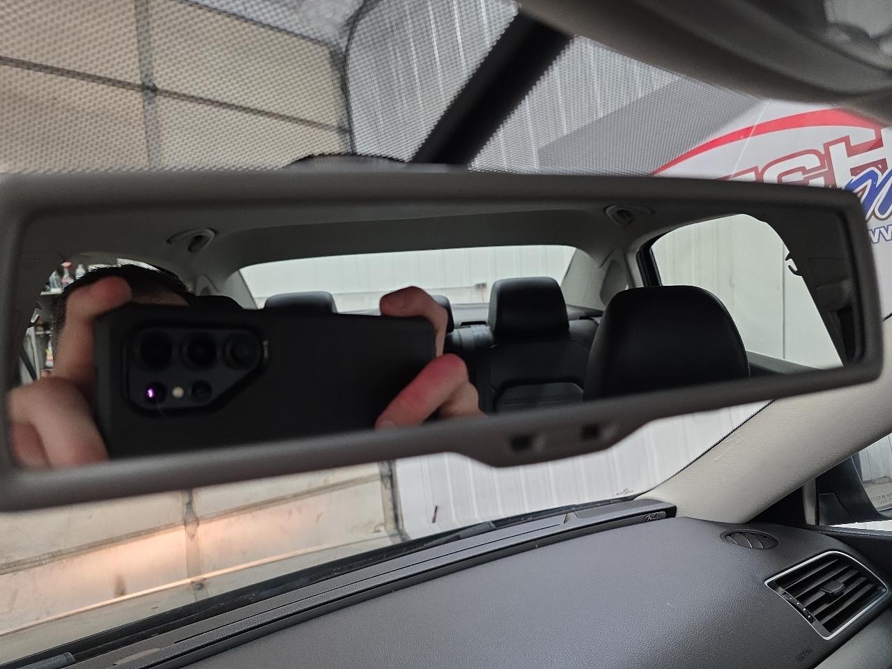 Volkswagen Passat 4dr Sdn 3.6L V6 DSG SE w/Sunroof 2012