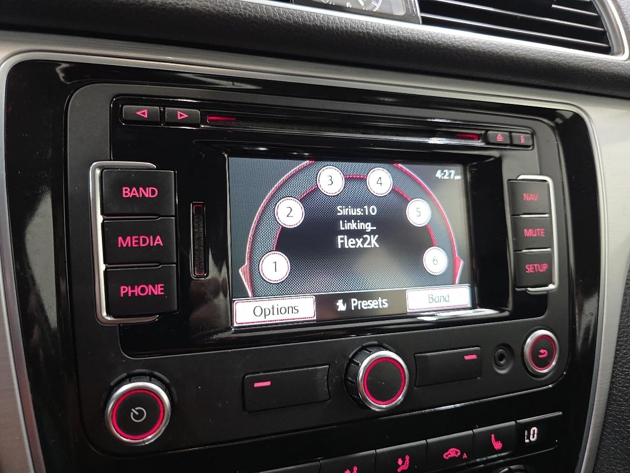 Volkswagen Passat 4dr Sdn 3.6L V6 DSG SE w/Sunroof 2012