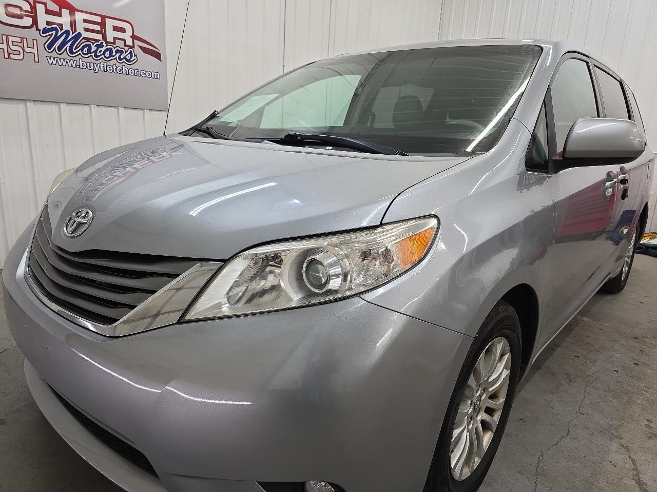 Toyota Sienna 5dr 7-Pass Van V6 XLE AAS FWD (Natl) 2014