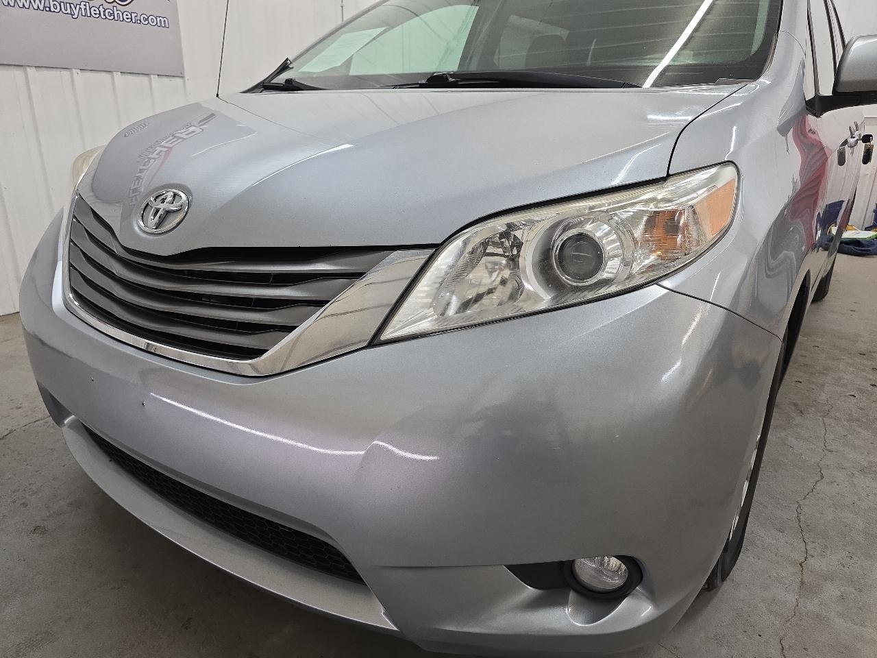 Toyota Sienna 5dr 7-Pass Van V6 XLE AAS FWD (Natl) 2014