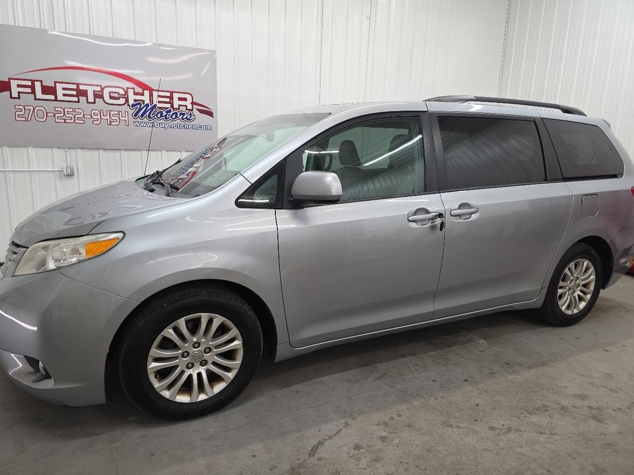 Toyota Sienna 5dr 7-Pass Van V6 XLE AAS FWD (Natl) 2014