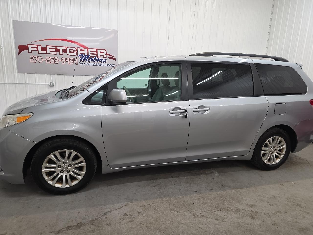 Toyota Sienna 5dr 7-Pass Van V6 XLE AAS FWD (Natl) 2014