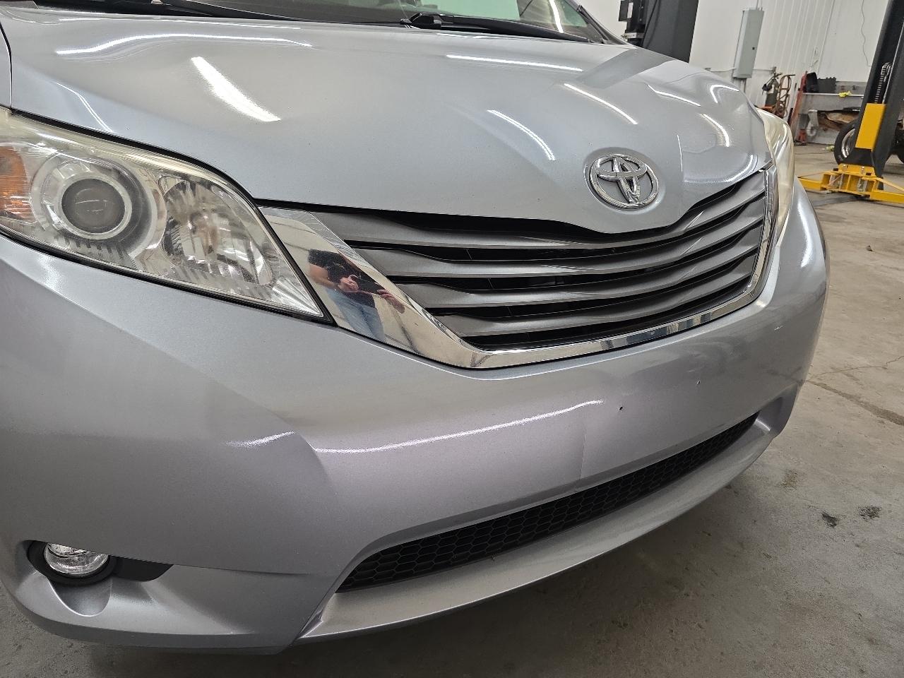 Toyota Sienna 5dr 7-Pass Van V6 XLE AAS FWD (Natl) 2014