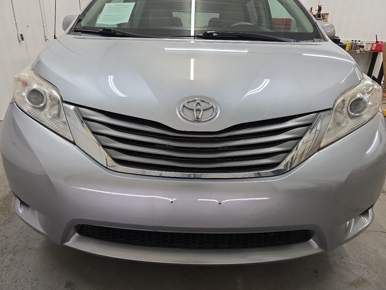 Toyota Sienna 5dr 7-Pass Van V6 XLE AAS FWD (Natl) 2014
