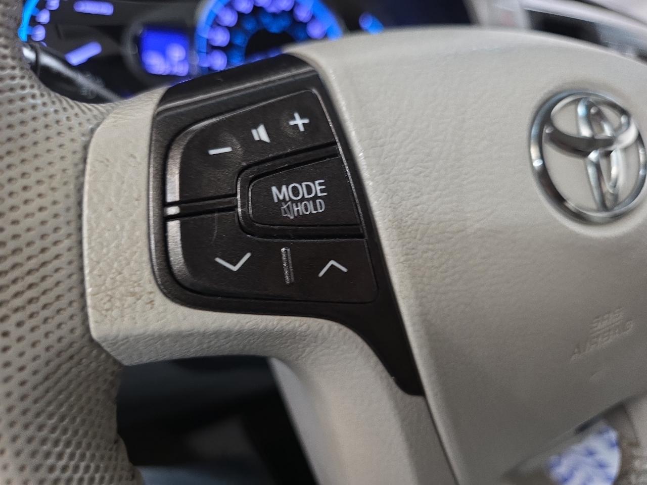 Toyota Sienna 5dr 7-Pass Van V6 XLE AAS FWD (Natl) 2014