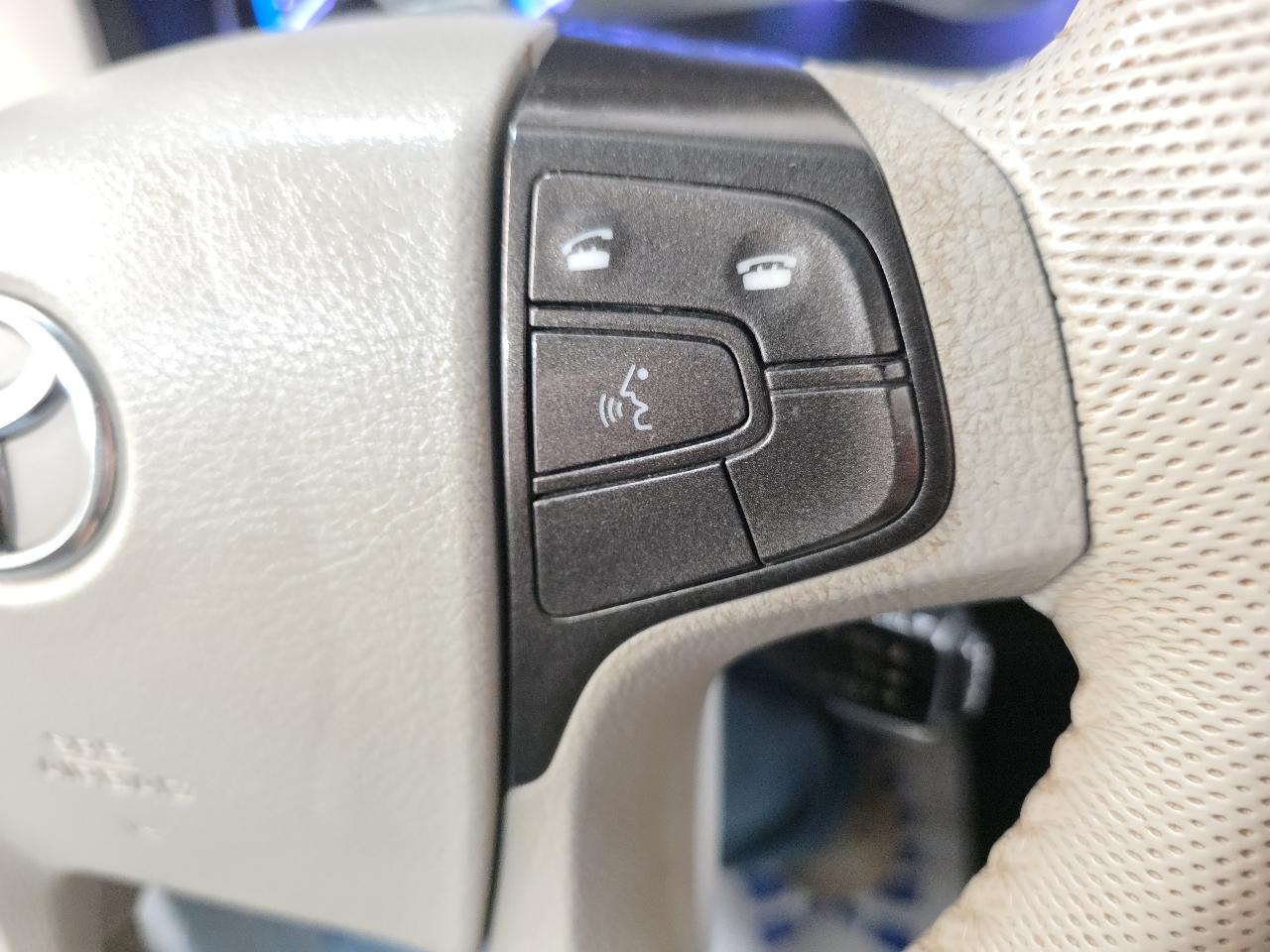 Toyota Sienna 5dr 7-Pass Van V6 XLE AAS FWD (Natl) 2014