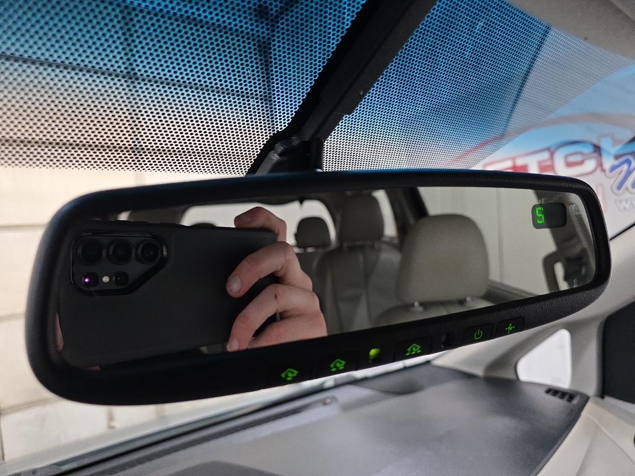 Toyota Sienna 5dr 7-Pass Van V6 XLE AAS FWD (Natl) 2014