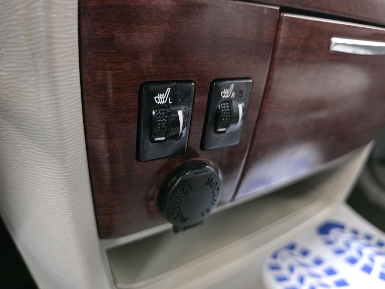 Toyota Sienna 5dr 7-Pass Van V6 XLE AAS FWD (Natl) 2014