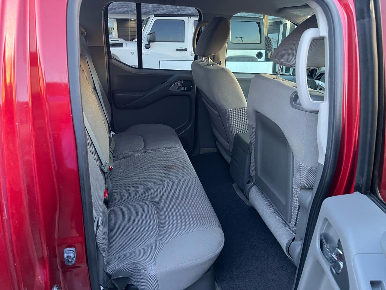 Nissan Frontier 4WD Crew Cab LWB Auto SV 2012