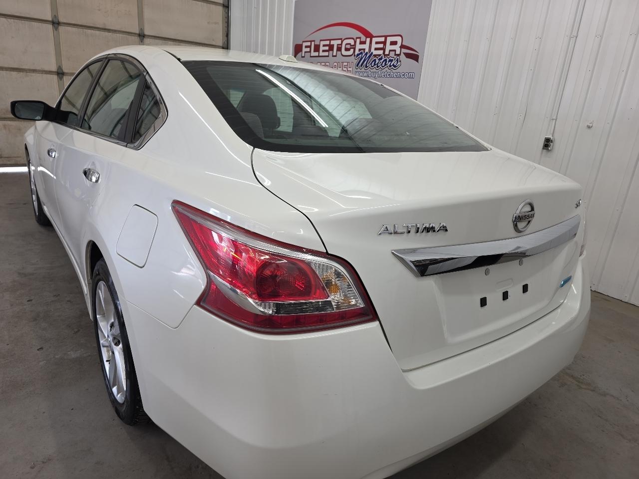 Nissan Altima 4dr Sdn I4 2.5 SV 2013