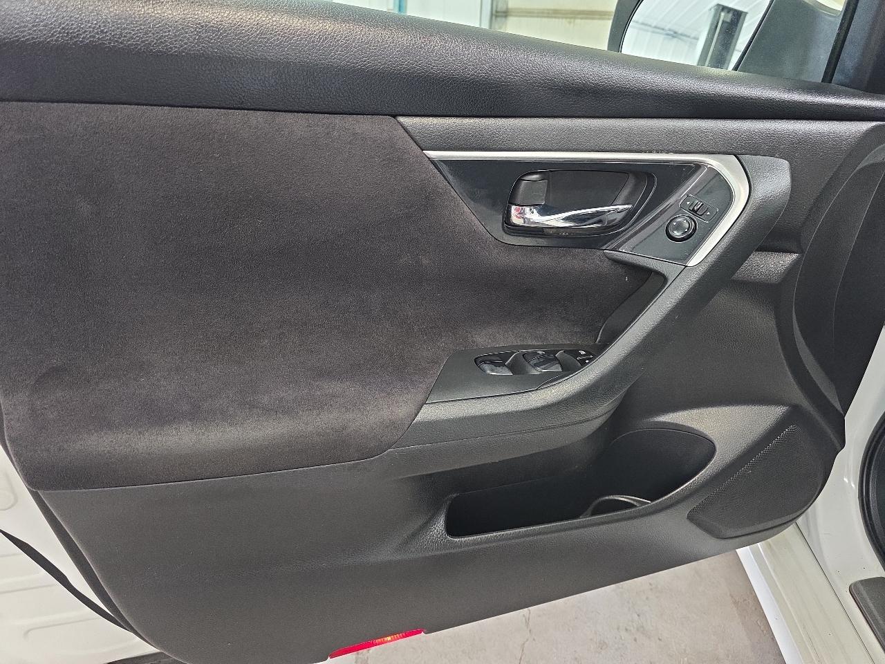 Nissan Altima 4dr Sdn I4 2.5 SV 2013