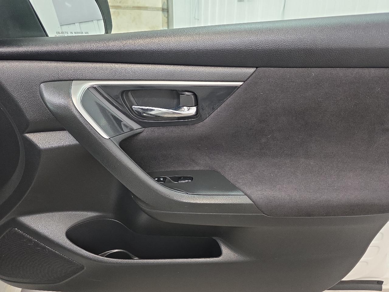 Nissan Altima 4dr Sdn I4 2.5 SV 2013