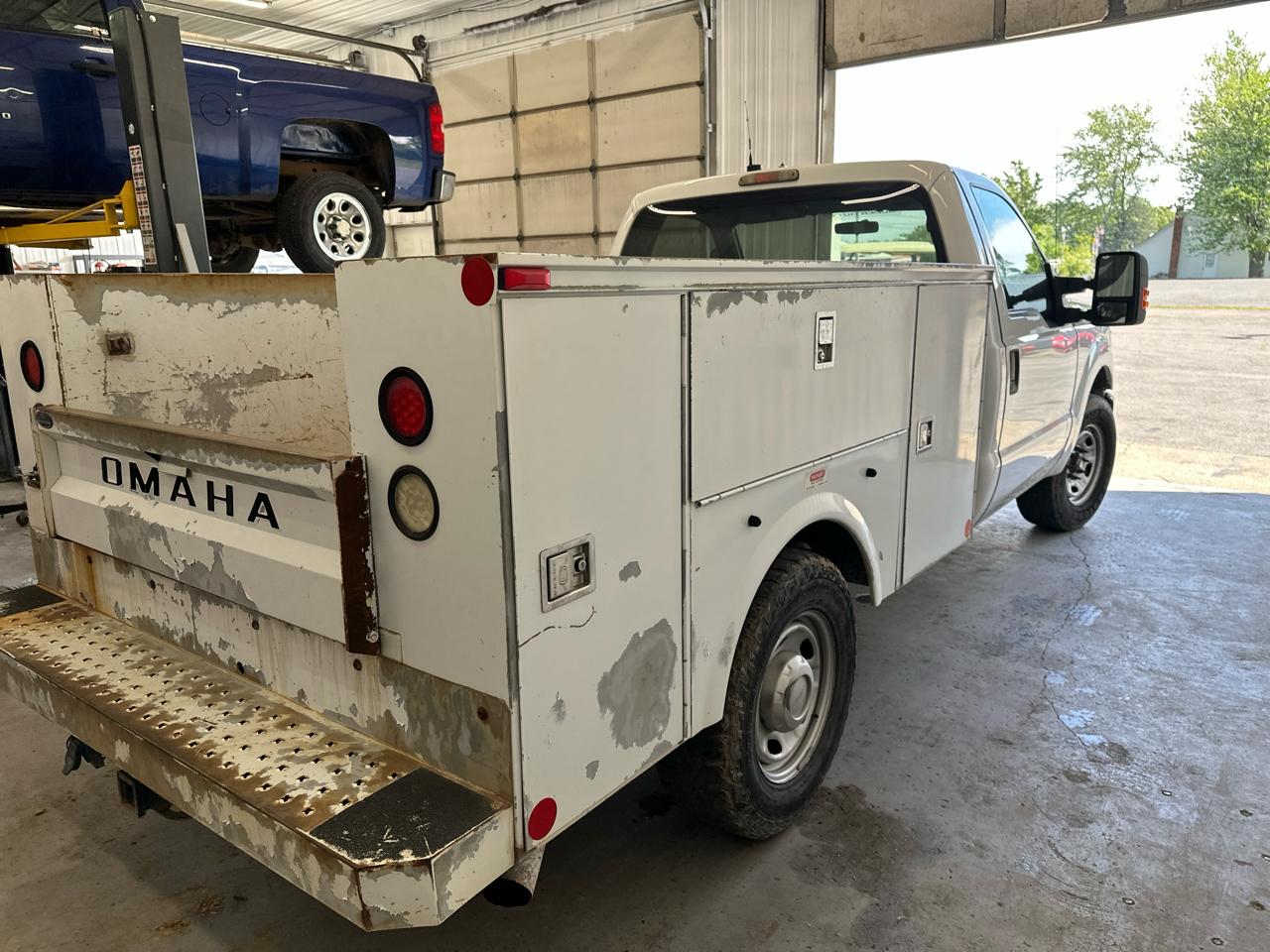 Ford Super Duty F-250 SRW 2WD Reg Cab 137" XLT 2011