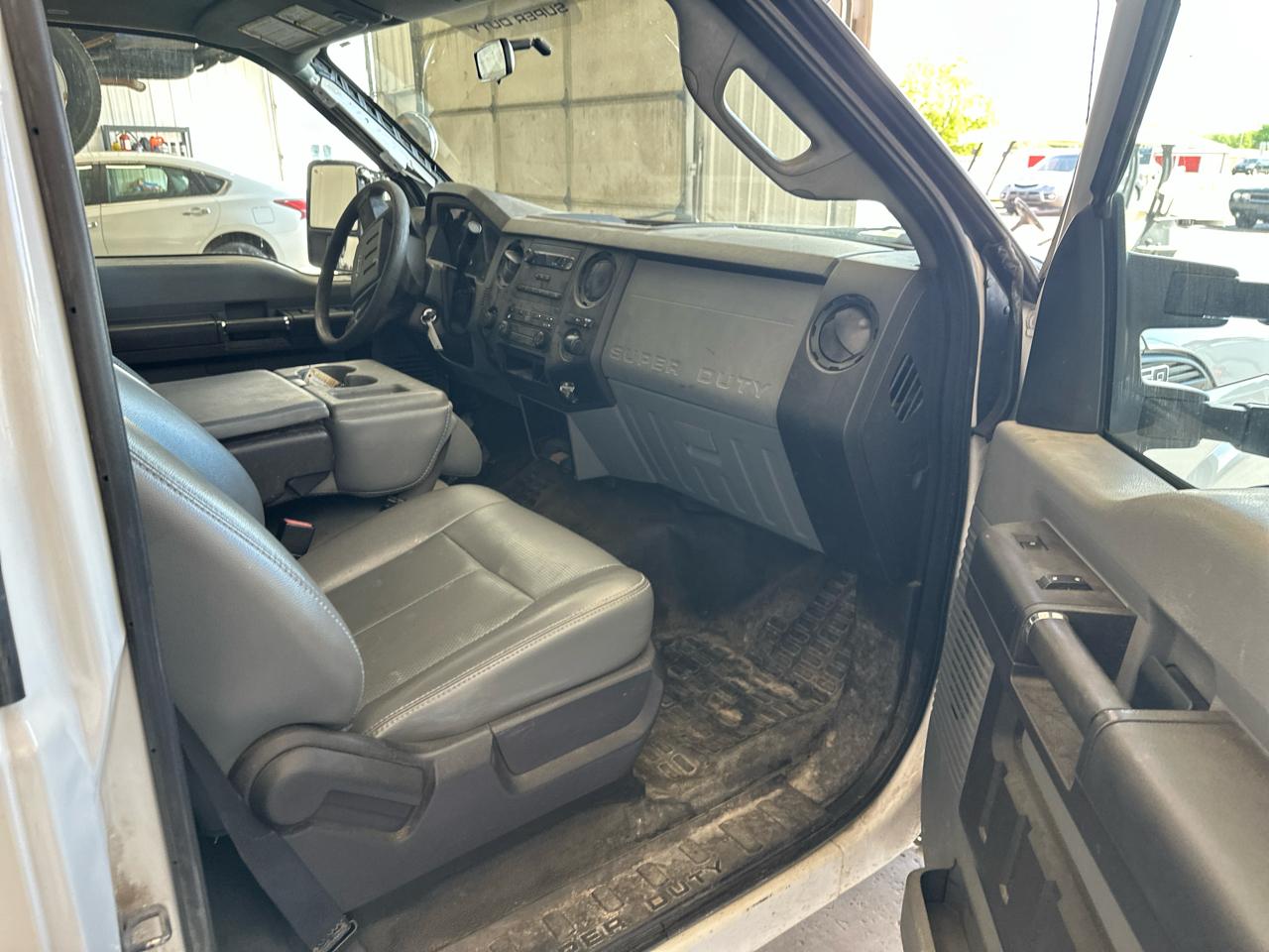 Ford Super Duty F-250 SRW 2WD Reg Cab 137" XLT 2011