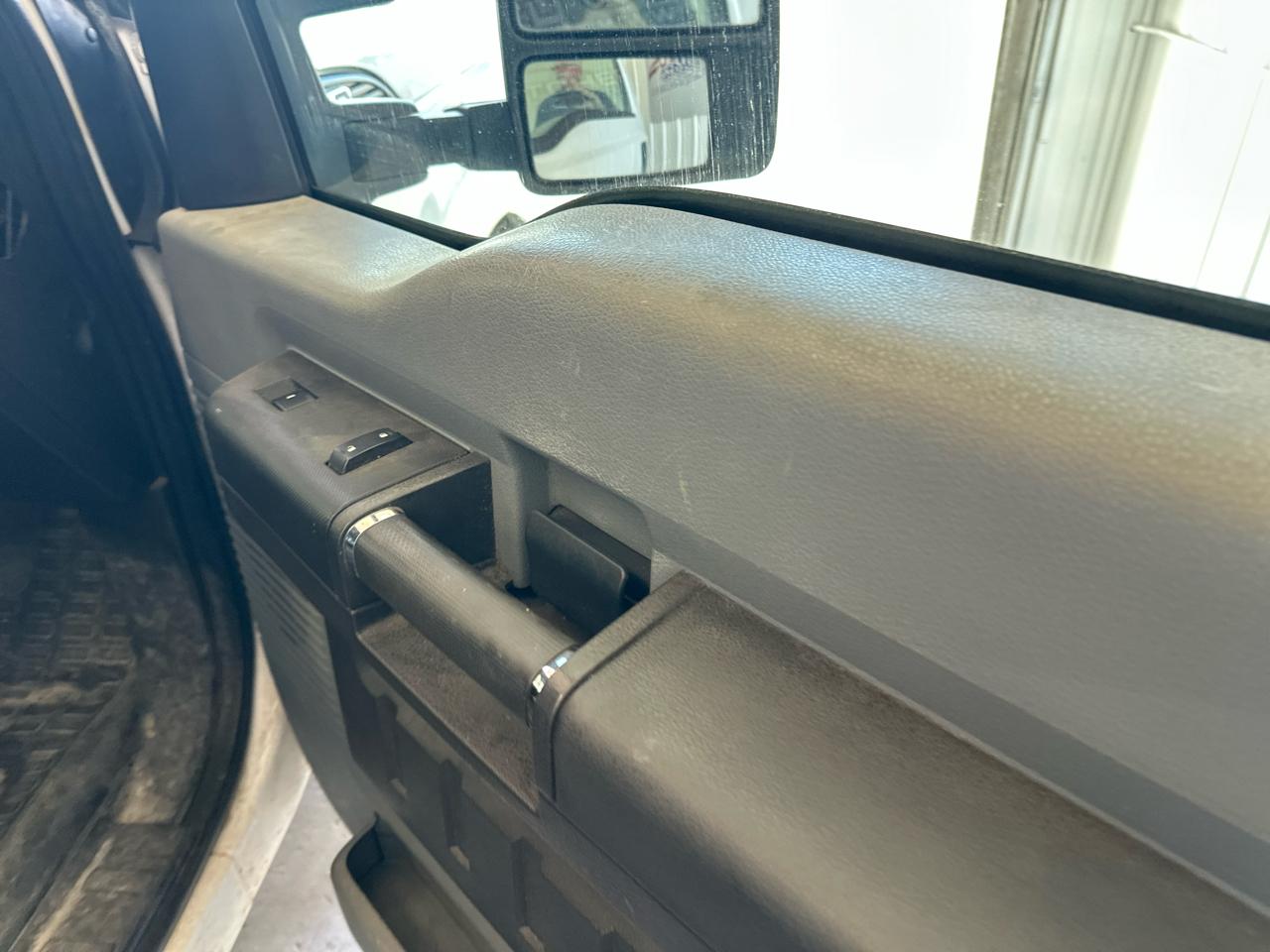 Ford Super Duty F-250 SRW 2WD Reg Cab 137" XLT 2011