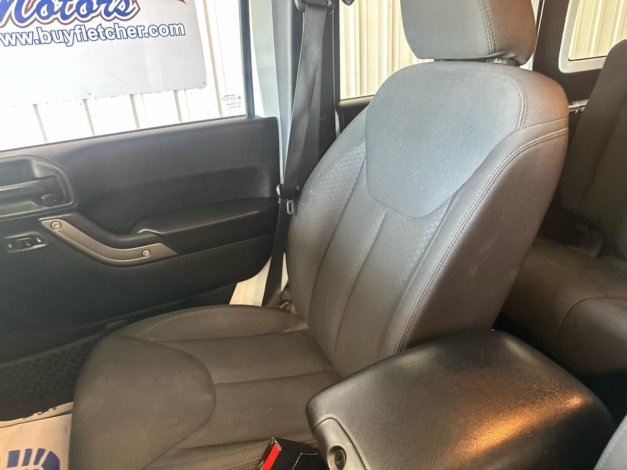 Jeep Wrangler Unlimited 4WD 4dr Sport 2016