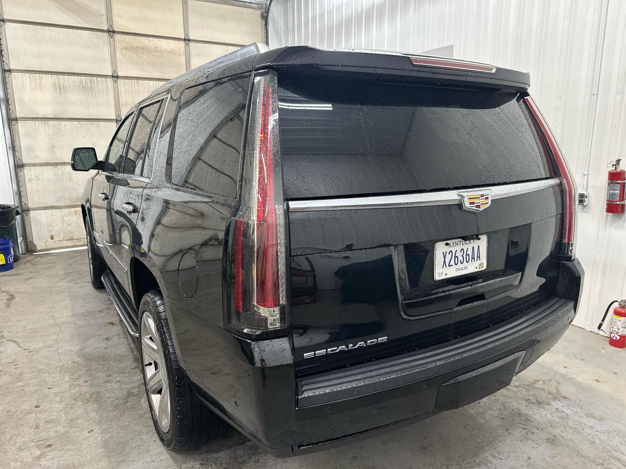 Cadillac Escalade 4WD 4dr Luxury 2017