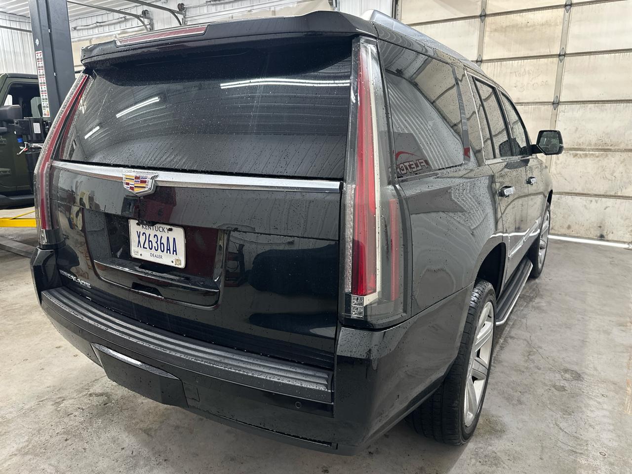 Cadillac Escalade 4WD 4dr Luxury 2017