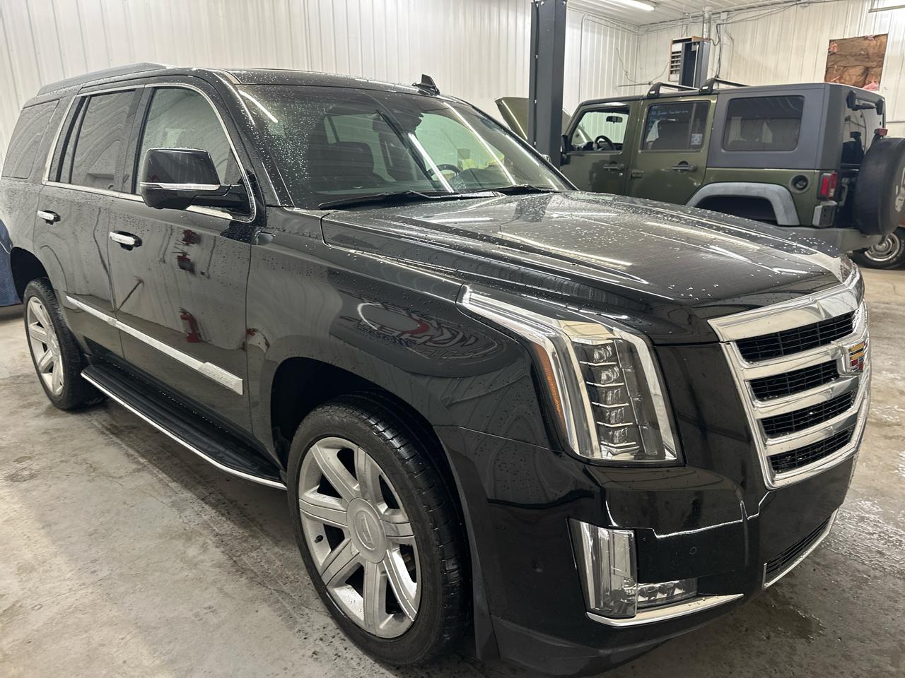 Cadillac Escalade 4WD 4dr Luxury 2017