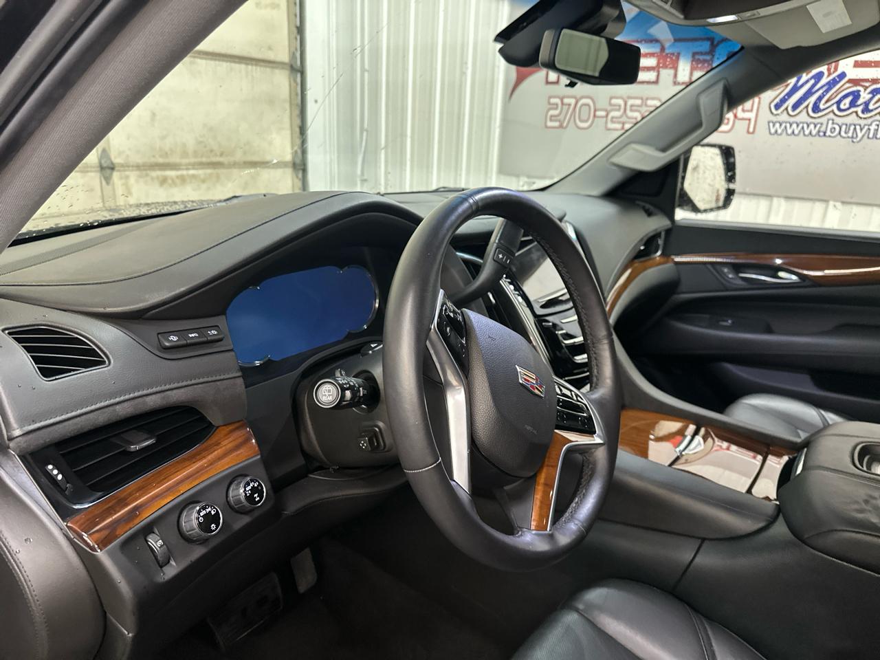 Cadillac Escalade 4WD 4dr Luxury 2017