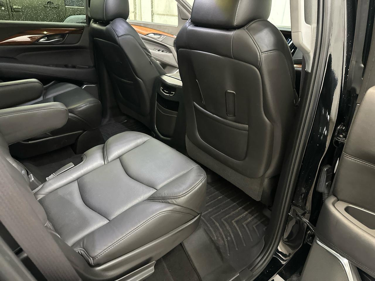 Cadillac Escalade 4WD 4dr Luxury 2017